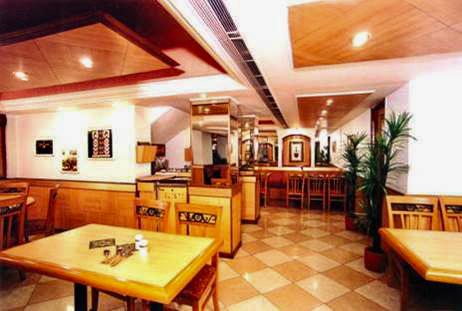 Gulati Restaurant, Pandara Rd, New Delhi