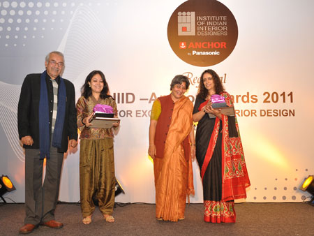 Mr. K.T Ravindran and Ms. Tanuja B.K with the First prize winner - Amrita Guha and Madhu Pandit